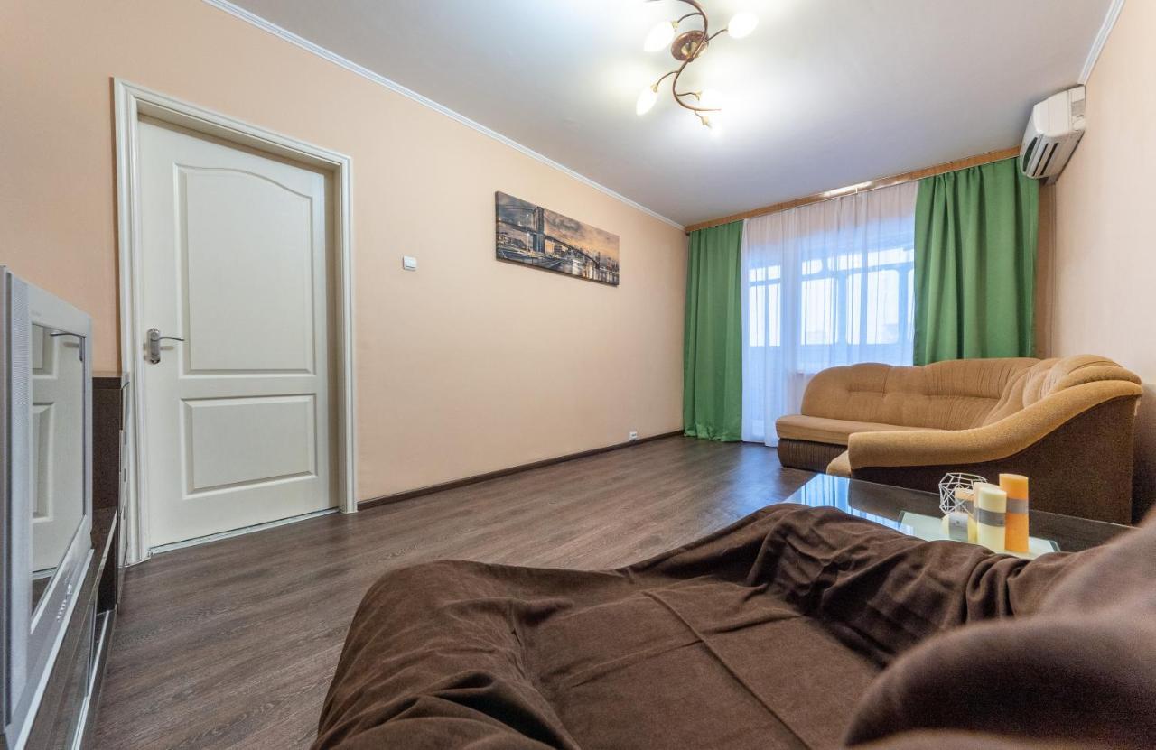Уютная Квартира Для Семьи На Оболони Apartment Kiev Ngoại thất bức ảnh