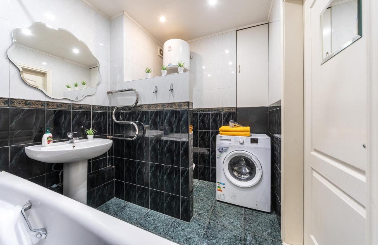 Уютная Квартира Для Семьи На Оболони Apartment Kiev Ngoại thất bức ảnh
